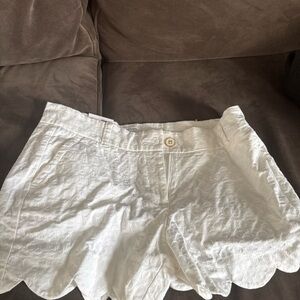 crown & ivy White Scalloped-Hem Embroidered Women's Shorts